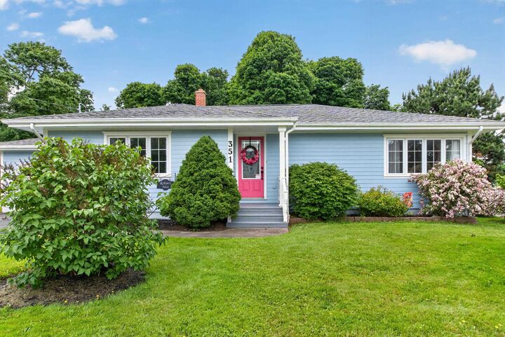 Property Photo:  351 Maple Avenue  PE C1N 2H5 