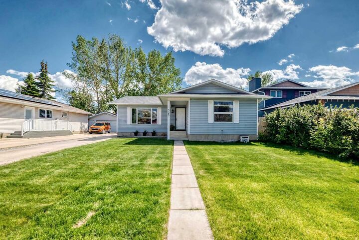 325 Flett Drive NE — photo 1