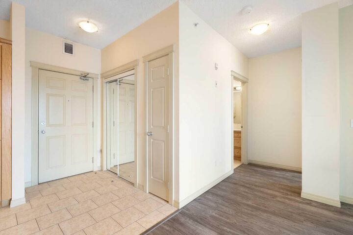 Property Photo: 1507 Centre A Street NE 512 AB T2E 2Z8