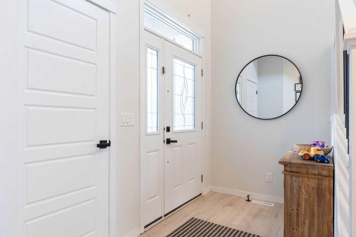 Property Photo:  915 Corner Meadows Way NE  AB T3N 2C2 