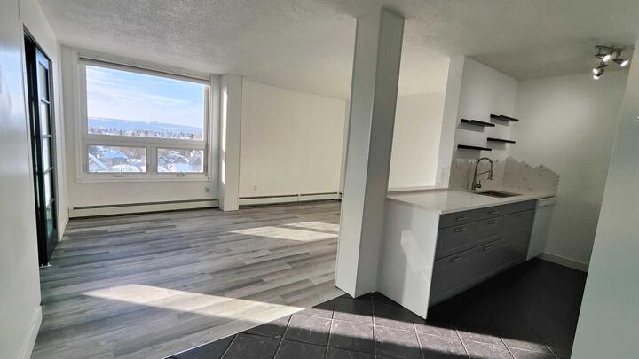 Property Photo:  314 14 Street NW 704  AB T2N 1Z8 