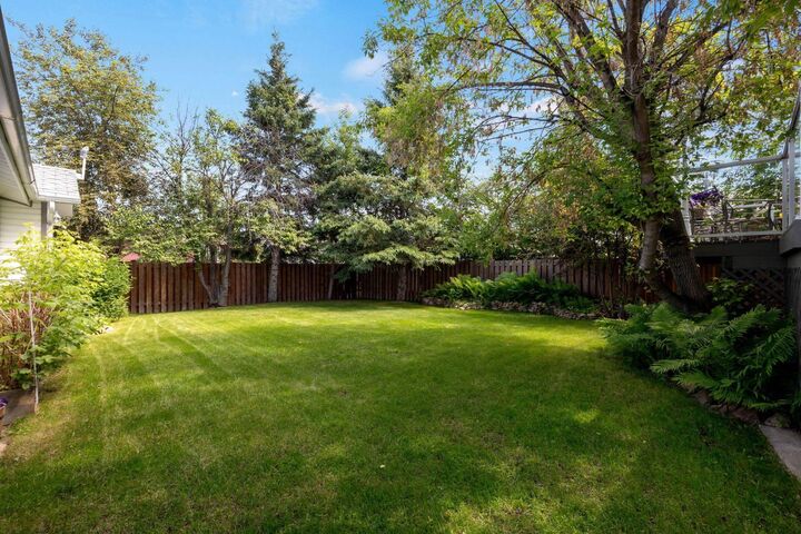 Property Photo:  104 Royal Garden  AB T9K 1B4 