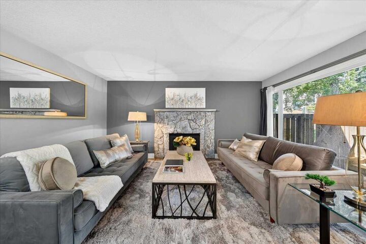 78 Glamis Green SW 166 — photo 1