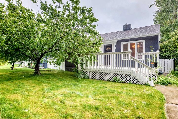 1623 6A Street NW — photo 1