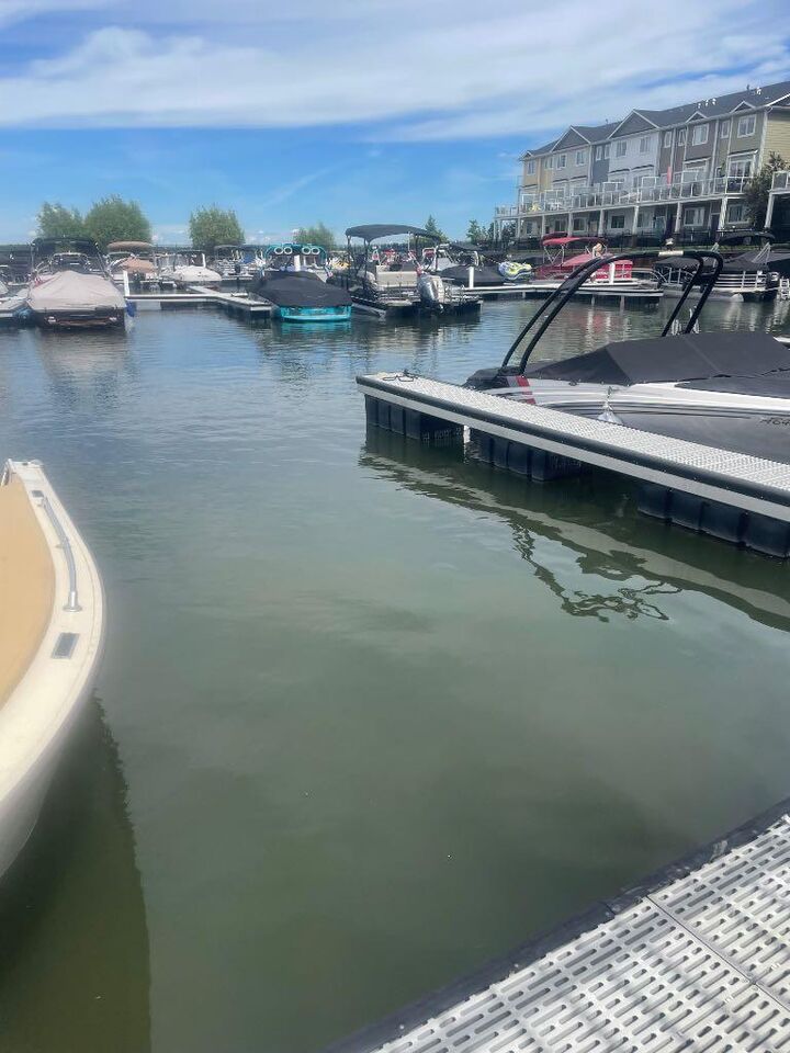 Property Photo: 5230 Lakeshore Drive 12 AB T4S 1Y8