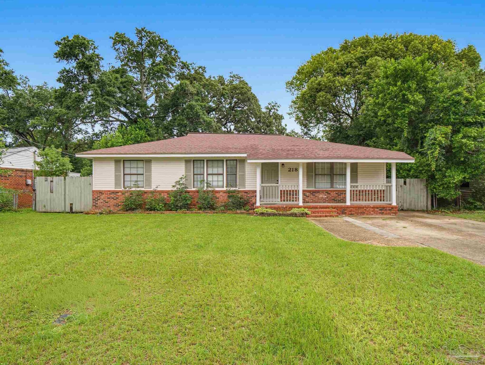 Property Photo:  218 Betty Rd  FL 32507 