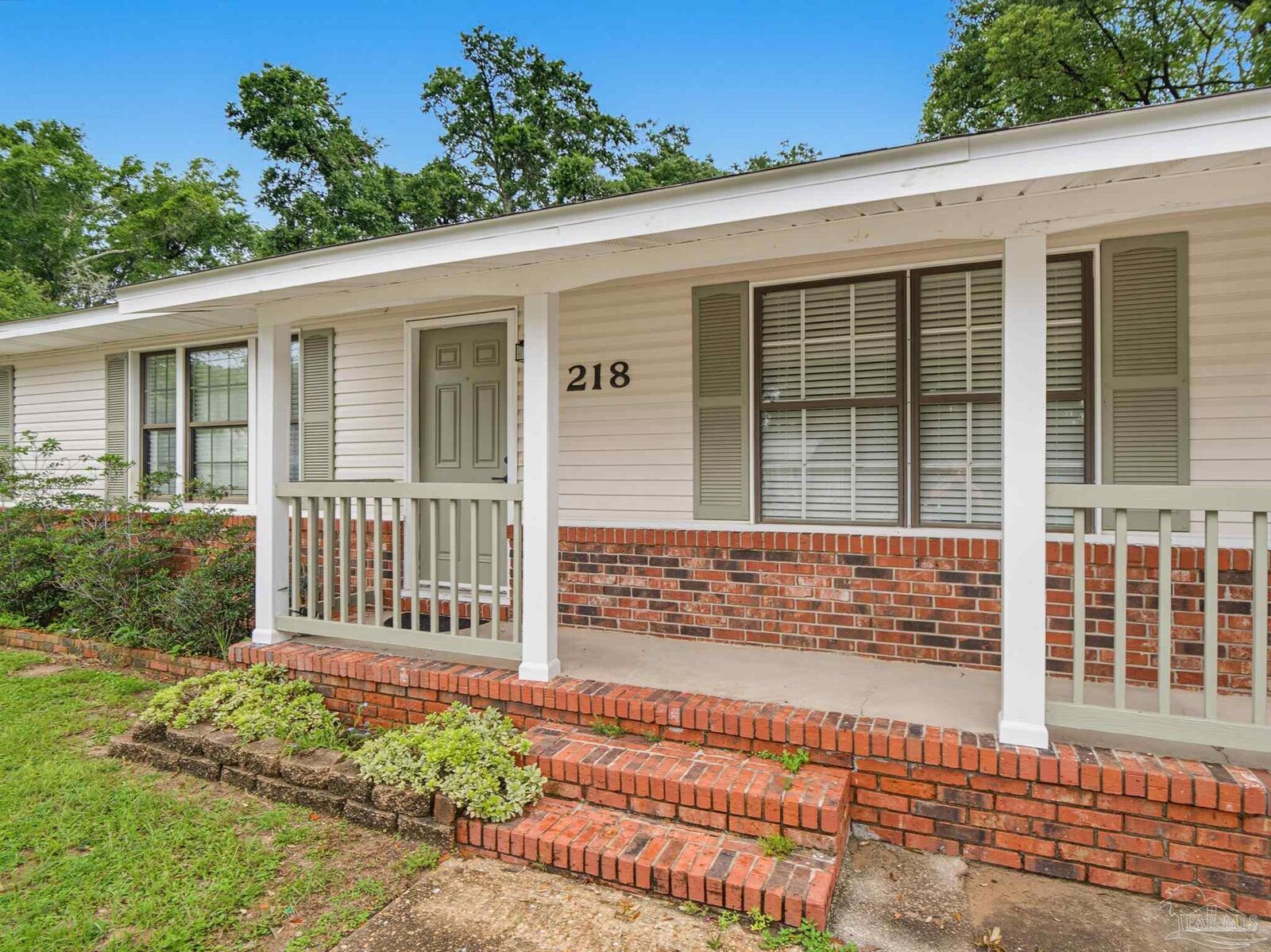 Property Photo: 218 Betty Rd FL 32507