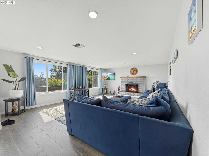 Property Photo:  16009 Hannan Ln  OR 97415 