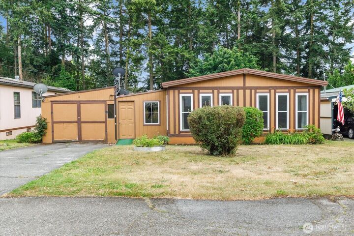 Property Photo:  1361 NE Goldie Street 16  WA 98277 