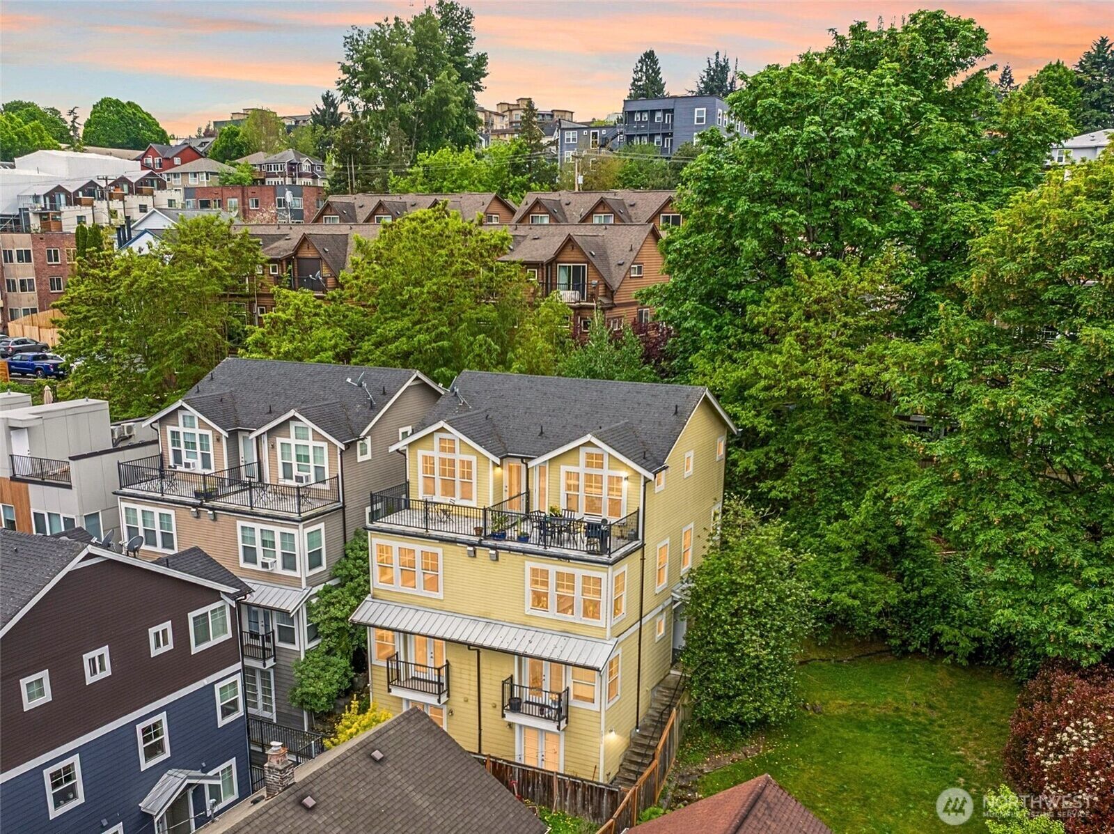 Property Photo:  129 A  26th Avenue E  WA 98112 