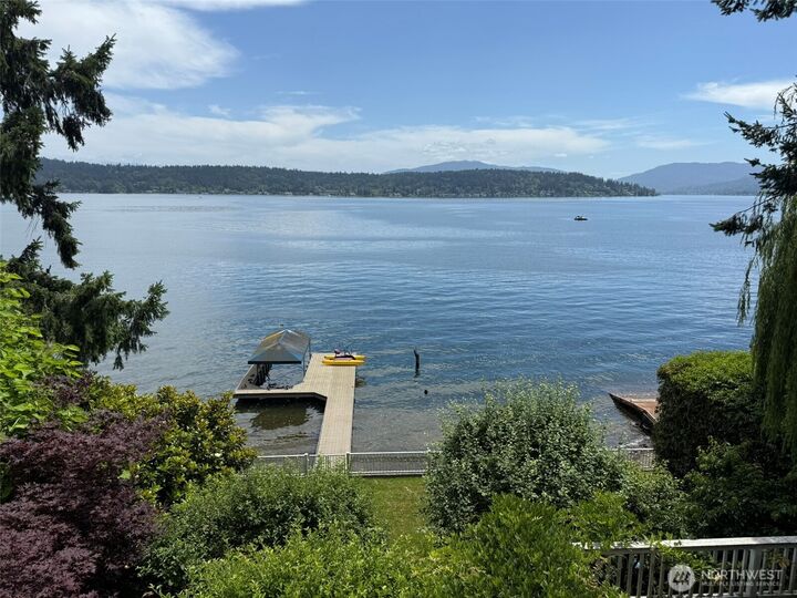 Property Photo:  648  Lake Sammamish Lane NE  WA 98008 