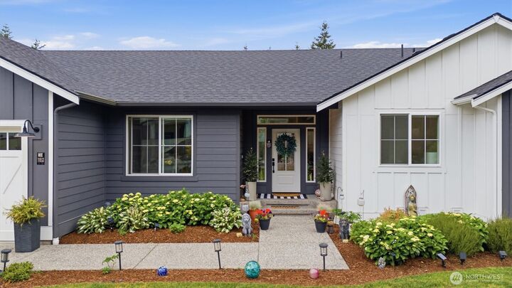 Property Photo:  10512  146th Avenue NE  WA 98258 