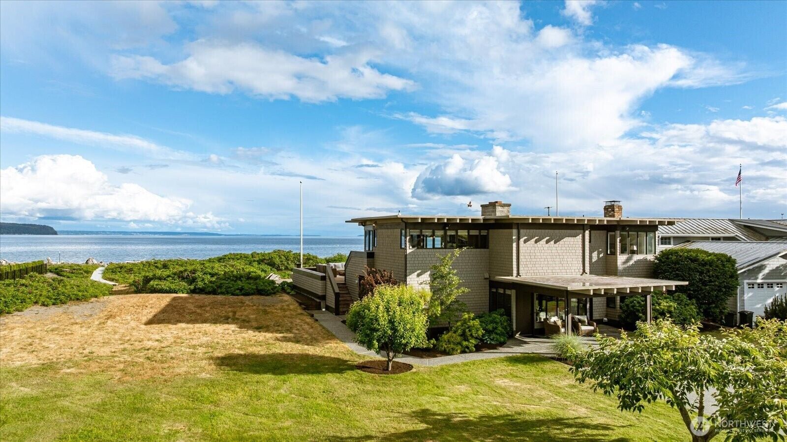 Property Photo:  2126  Shore Avenue  WA 98249 