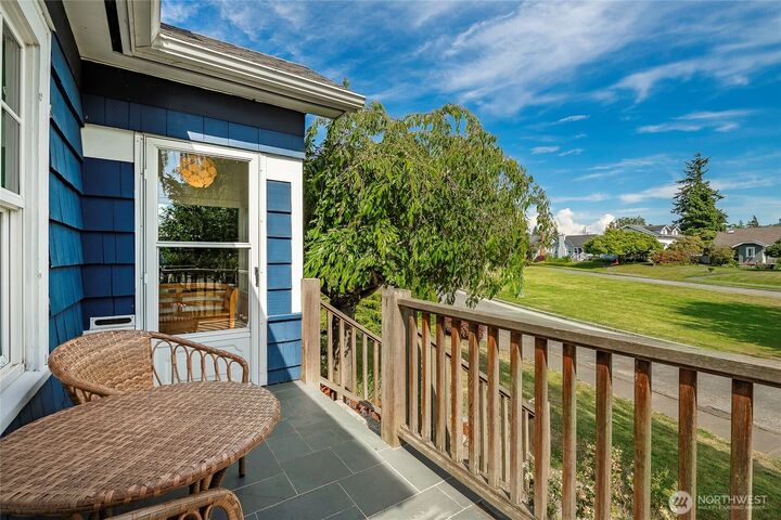 Property Photo:  2817  Broadway  WA 98225 