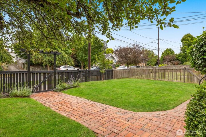 Property Photo:  2729  38th Avenue SW  WA 98126 