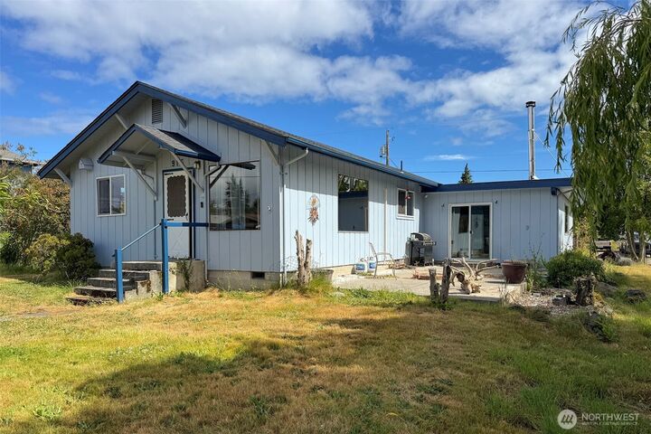 Property Photo:  915 W 11th St  WA 98363 