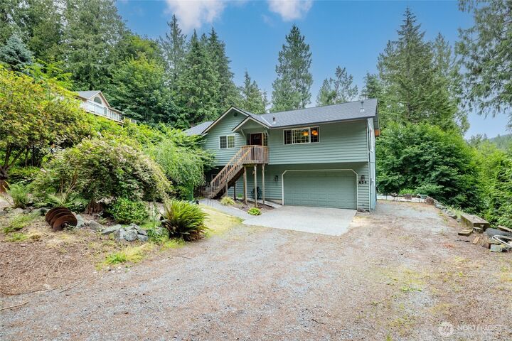 Property Photo:  654  Crest Lane  WA 98284 