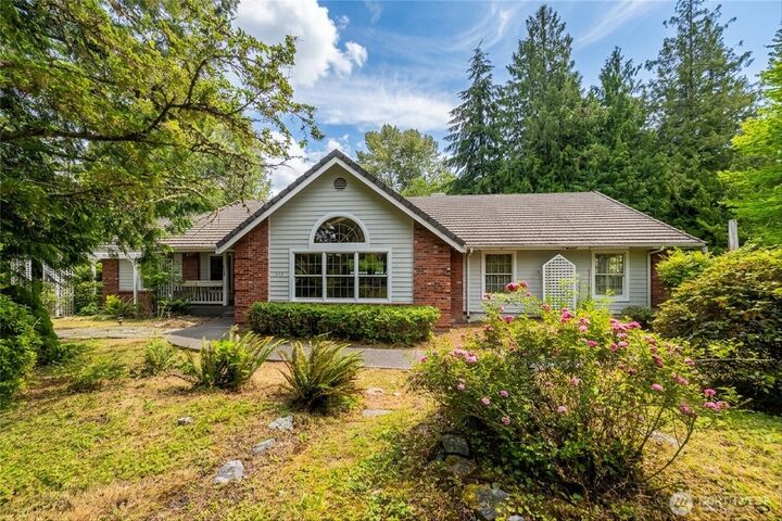 Property Photo:  200  Lilac Drive  WA 98273 