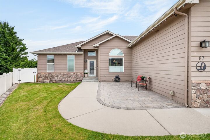 Property Photo: 87 Springhill Drive WA 98802