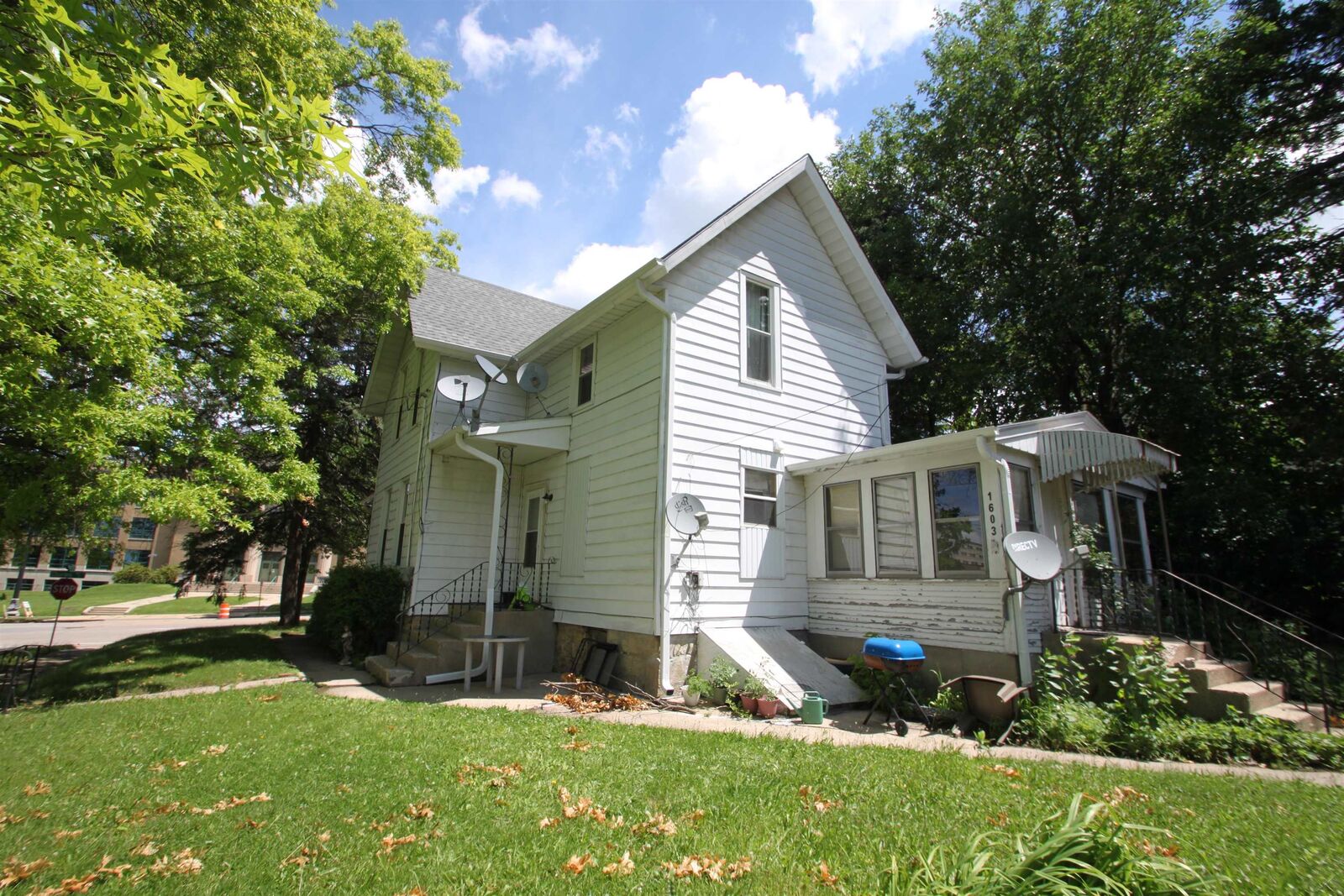 Property Photo:  1601 Charles Street  IL 61104 