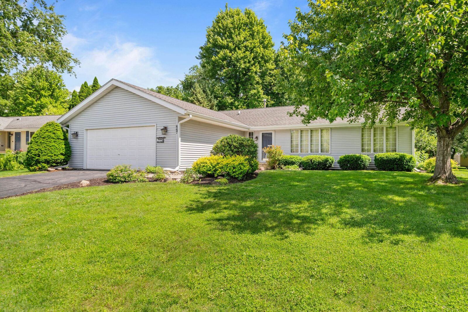 Property Photo:  667 Westport Drive  IL 61072 