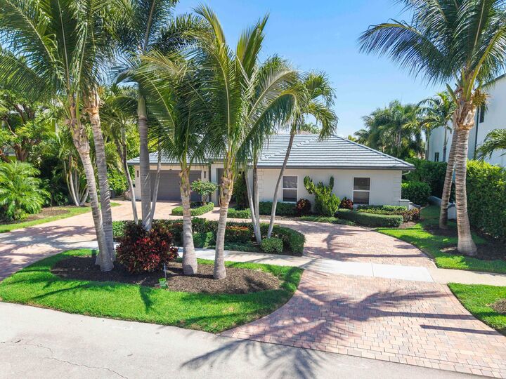 Property Photo:  725 NE 36th Street  FL 33431 