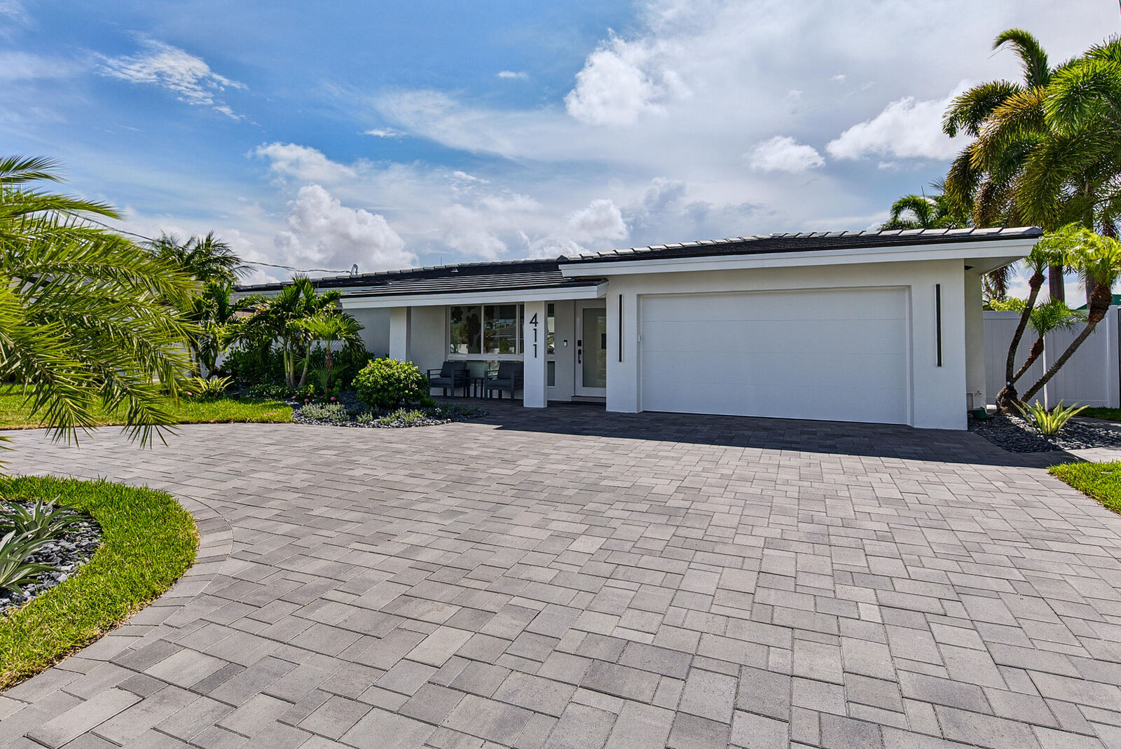 Property Photo: 411 SE 2nd Avenue FL 33060