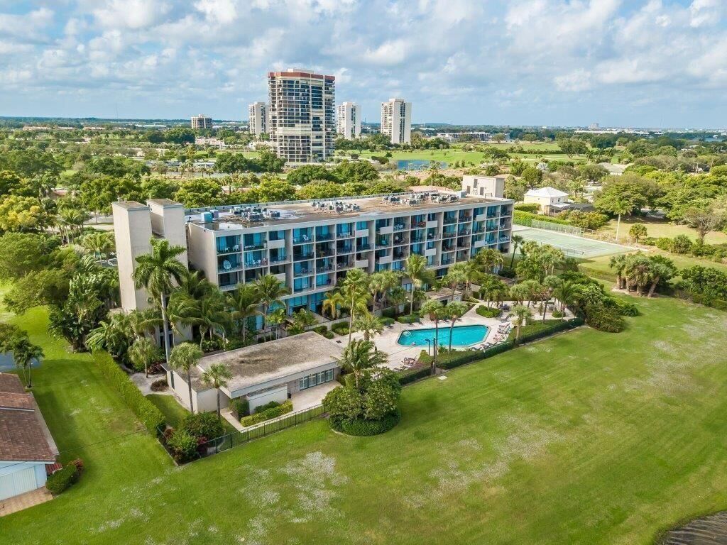 Property Photo: 1830 Embassy Drive 613 FL 33401