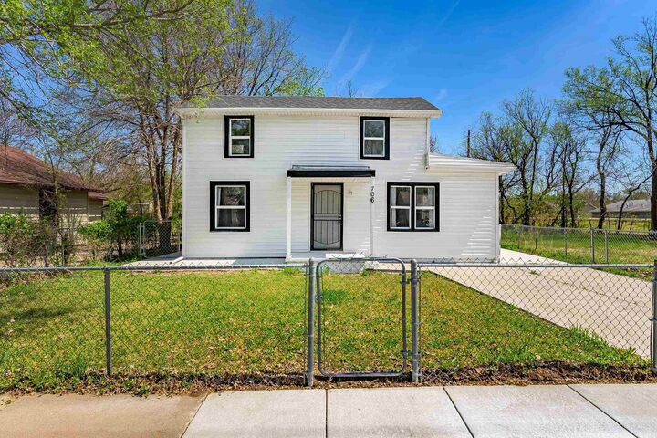 Property Photo:  706 N Piatt Ave  KS 67214 
