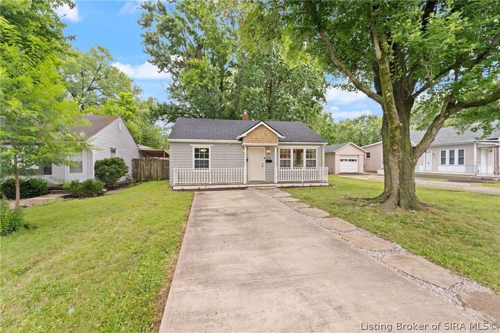 Property Photo: 926 E 8th Street IN 47130