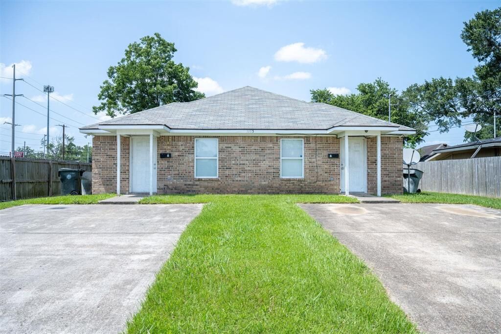 Property Photo:  1105 Sage Drive B  LA 70607 