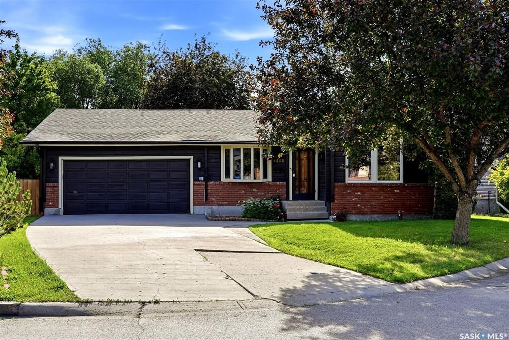 Property Photo:  1202 Catley Bay N  SK S4X 3A2 