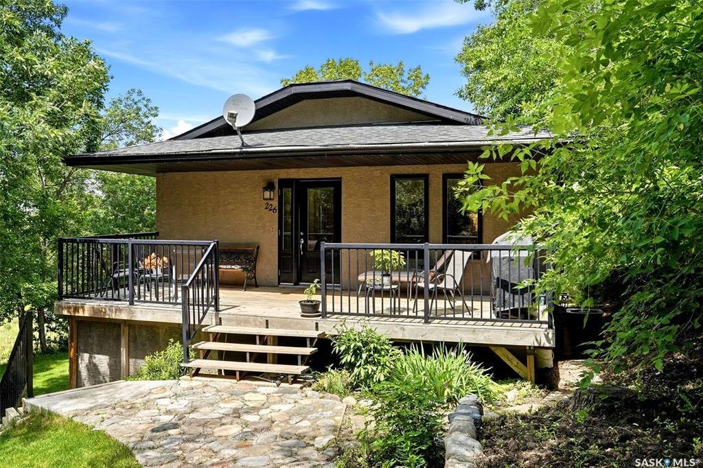 Property Photo:  226 Daly Avenue  SK S0G 4C0 