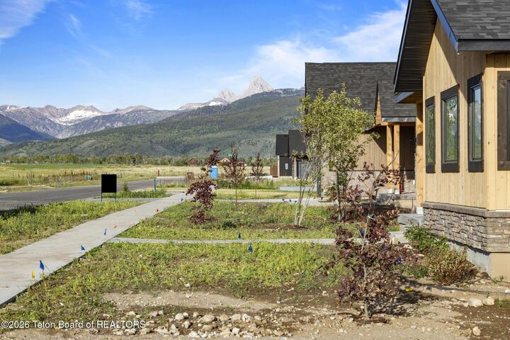 Property Photo:  1015 Iroquois Avenue  ID 83422 