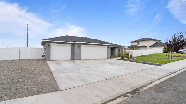 Property Photo:  3304 Lapis Ln  WA 99301 