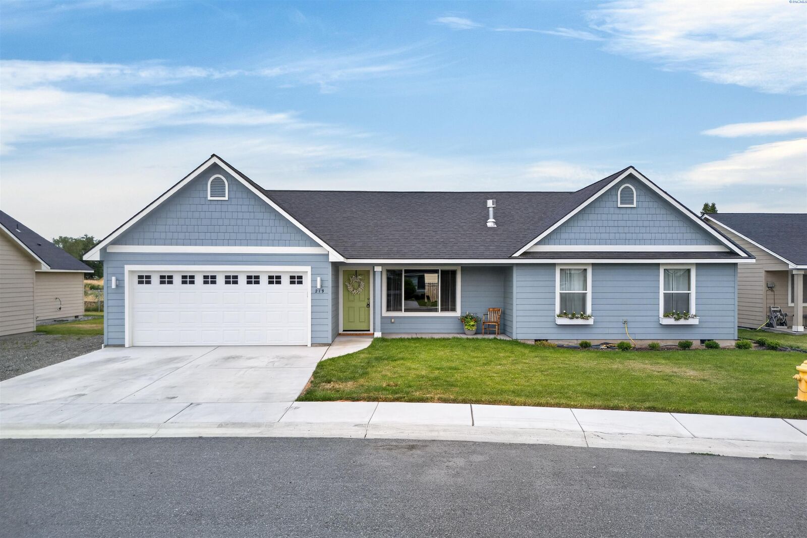 Property Photo:  219 Emick Lane  WA 99350 
