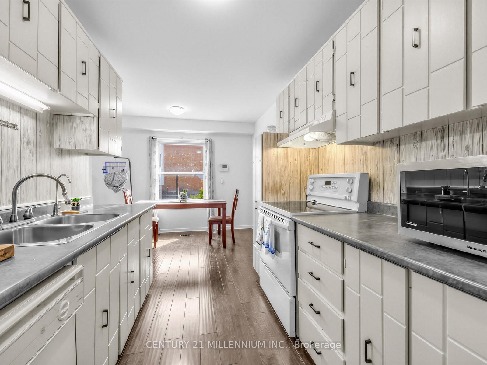 Property Photo:  1020 Central Park Drive W 52  ON L6S 3L6 