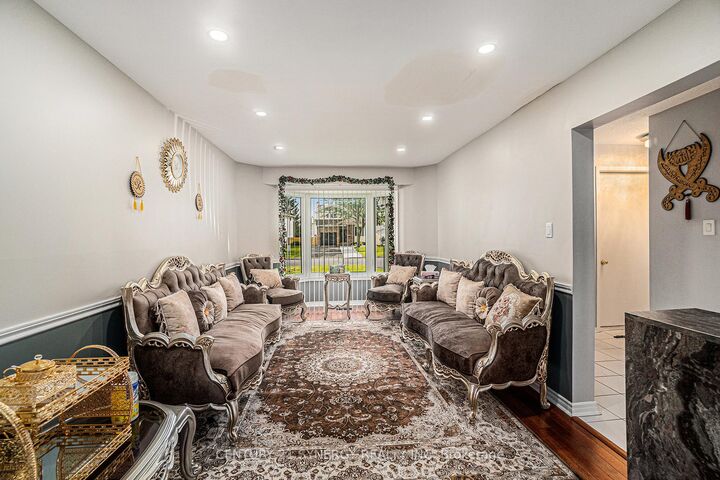 Property Photo: 6415 Viseneau Drive ON K1C 5J2