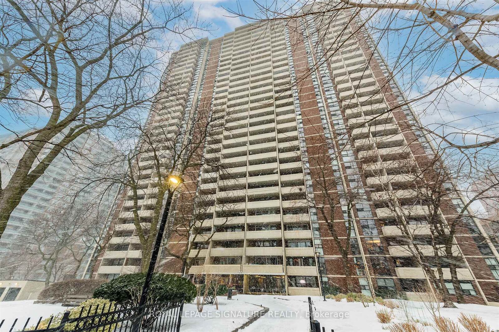 Property Photo: 40 Homewood Avenue 2108 ON M4Y 2K2