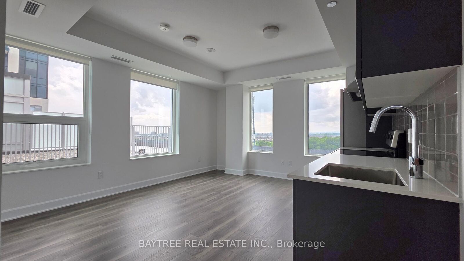 Property Photo:  3240 William Coltson Avenue 904  ON L6H 8C8 