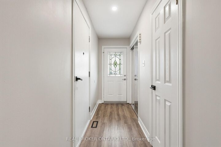 Property Photo:  64 Lancaster Court  ON L4P 3Z9 
