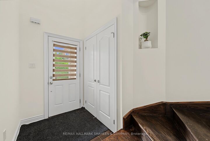 Property Photo: 211 Appleton Court ON L3Y 0B8