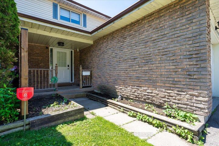 Property Photo:  1087 Venus Crescent  ON L1J 6E2 