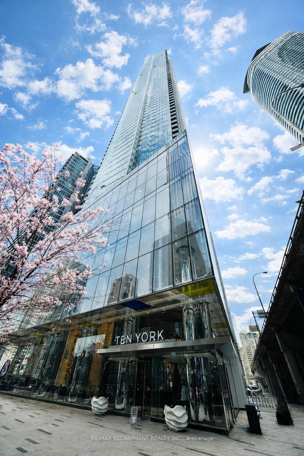 Property Photo:  10 York Street 3807  ON M5J 0E1 
