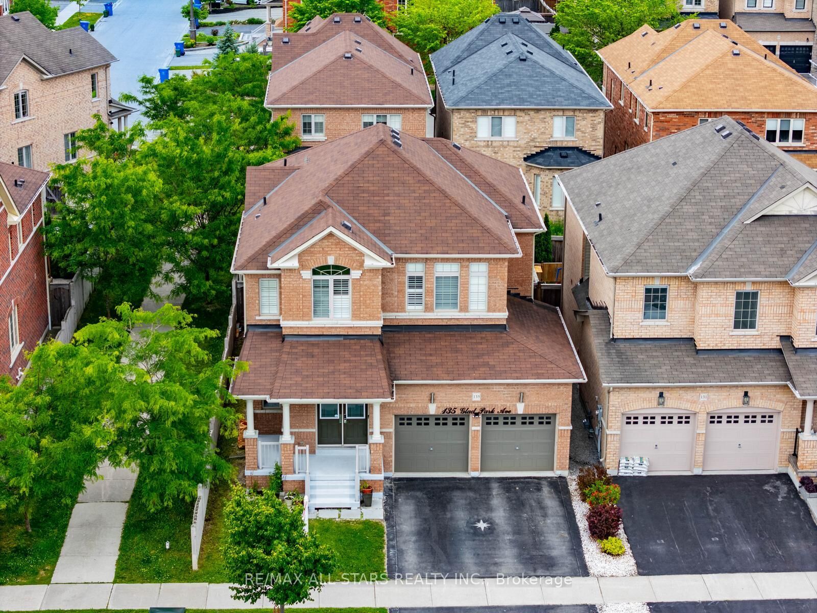 Property Photo: 135 Glad Park Avenue ON L4A 1X5