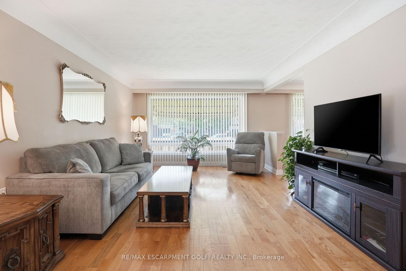 Property Photo:  18 Pleasant Avenue  ON L8G 2L2 