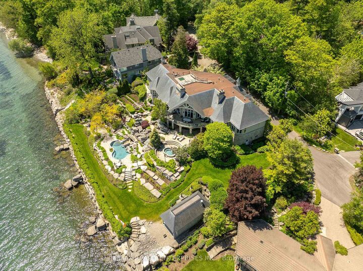 Property Photo: 872 Whittier Crescent ON L5H 2X3