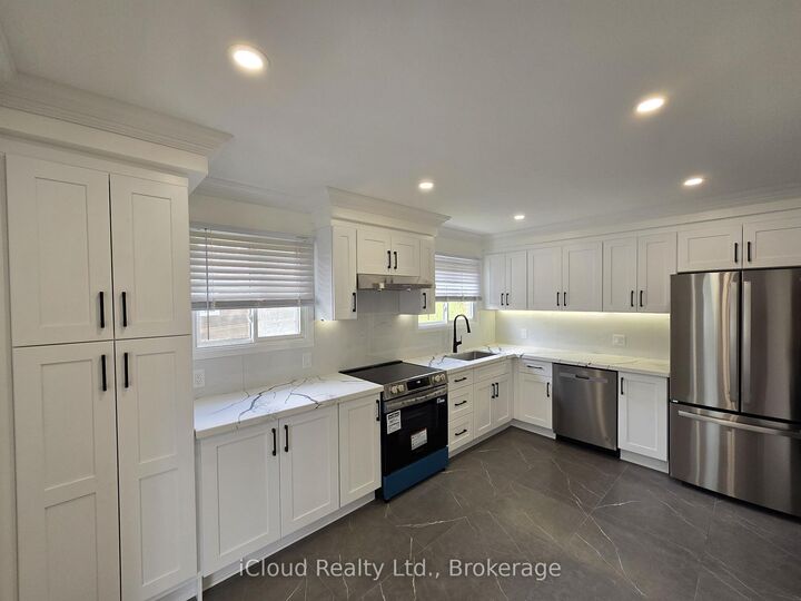 Property Photo:  2636 Crystalburn Avenue  ON L5B 2N8 