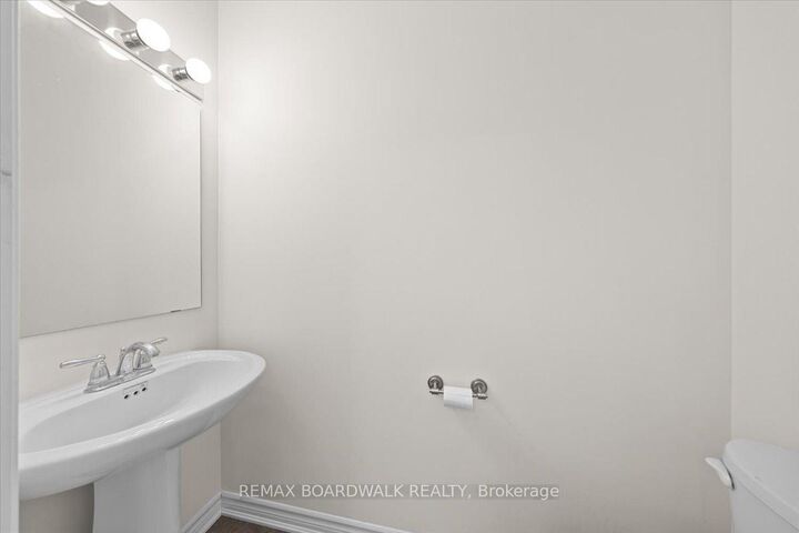 Property Photo:  336 Gallantry Way  ON K2S 0R1 