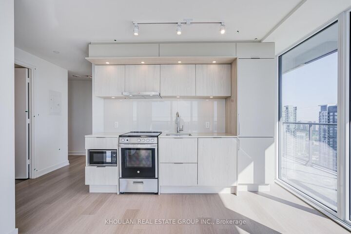 Property Photo:  448 Burnhamthorpe Road W 4008  ON L5B 0R4 